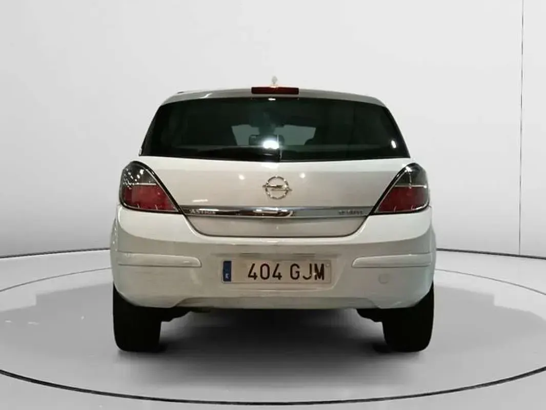 Usado Opel Astra Cosmo 101 CV (74 kW) 2008 Blanco Utilitario