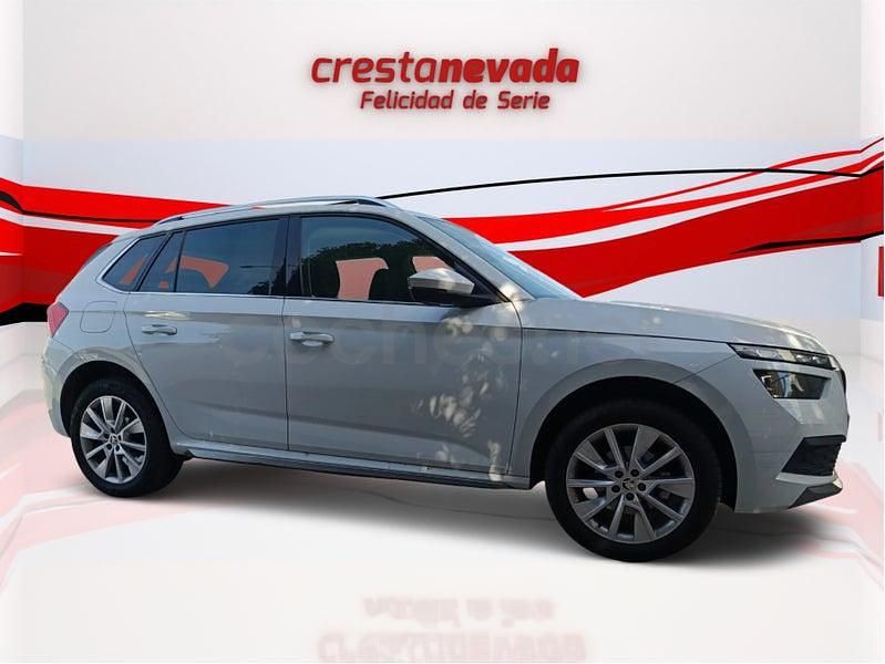 Usado Skoda Kamiq Sport 110 CV (80 kW) 2022 Blanco SUV