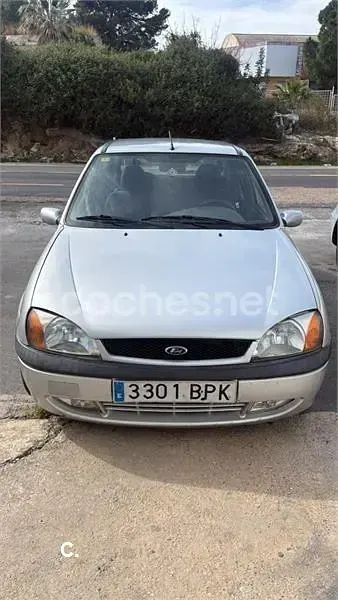 Usado Ford Fiesta Trend 60 CV (44 kW) 2003 Gris / plata Utilitario