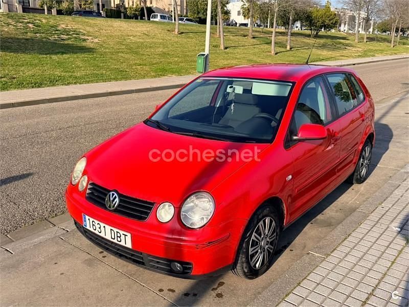 Usado VW Polo Trendline 75 CV (55 kW) 2004 Rojo Utilitario