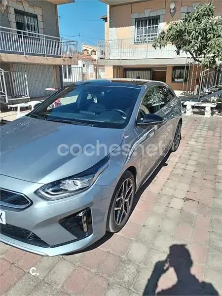 Usado Kia ProCeed GT-Line 136 CV (100 kW) 2020 Gris / plata Familiar