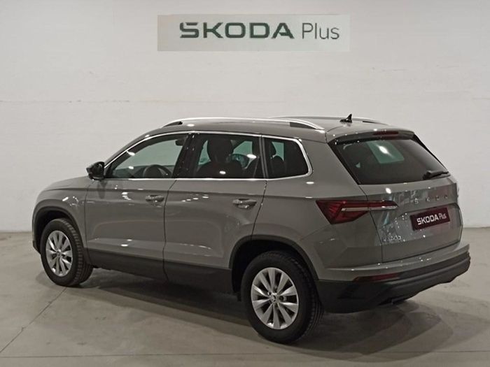 Gris Usado 2024 Skoda Karoq Selection SUV | 26.800 € (Un poco caro) - Imagen 1/4