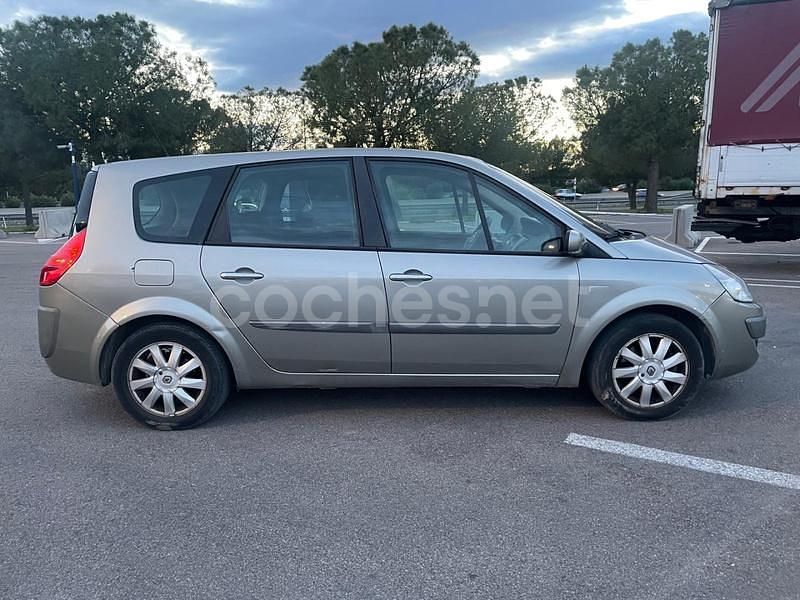 Usado Renault Grand Scénic II Expression 105 CV (77 kW) 2007 Beige Monovolumen