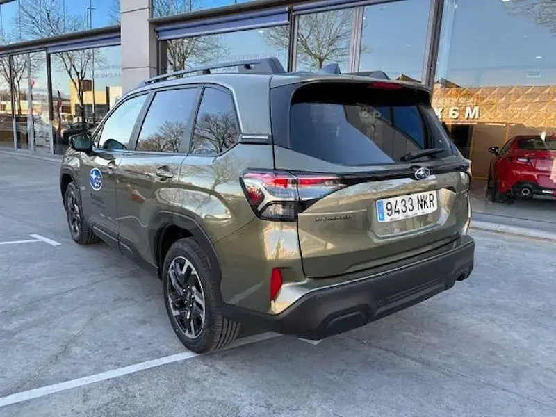 Nuevo Subaru Forester 152 CV (111 kW) 2026 Verde SUV