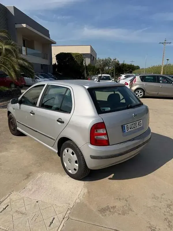 Usado Skoda Fabia Classic 68 CV (50 kW) 2000 Gris Utilitario