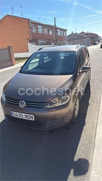 Usado VW Touran Advance 105 CV (77 kW) 2014 Marrón Monovolumen