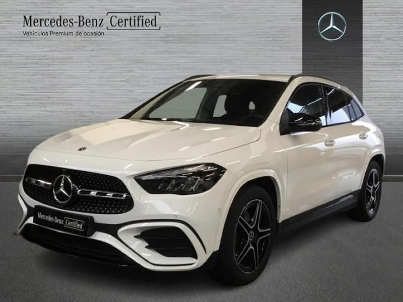 Usado Mercedes GLA200 AMG line 150 CV (110 kW) 2024 Blanco polar SUV