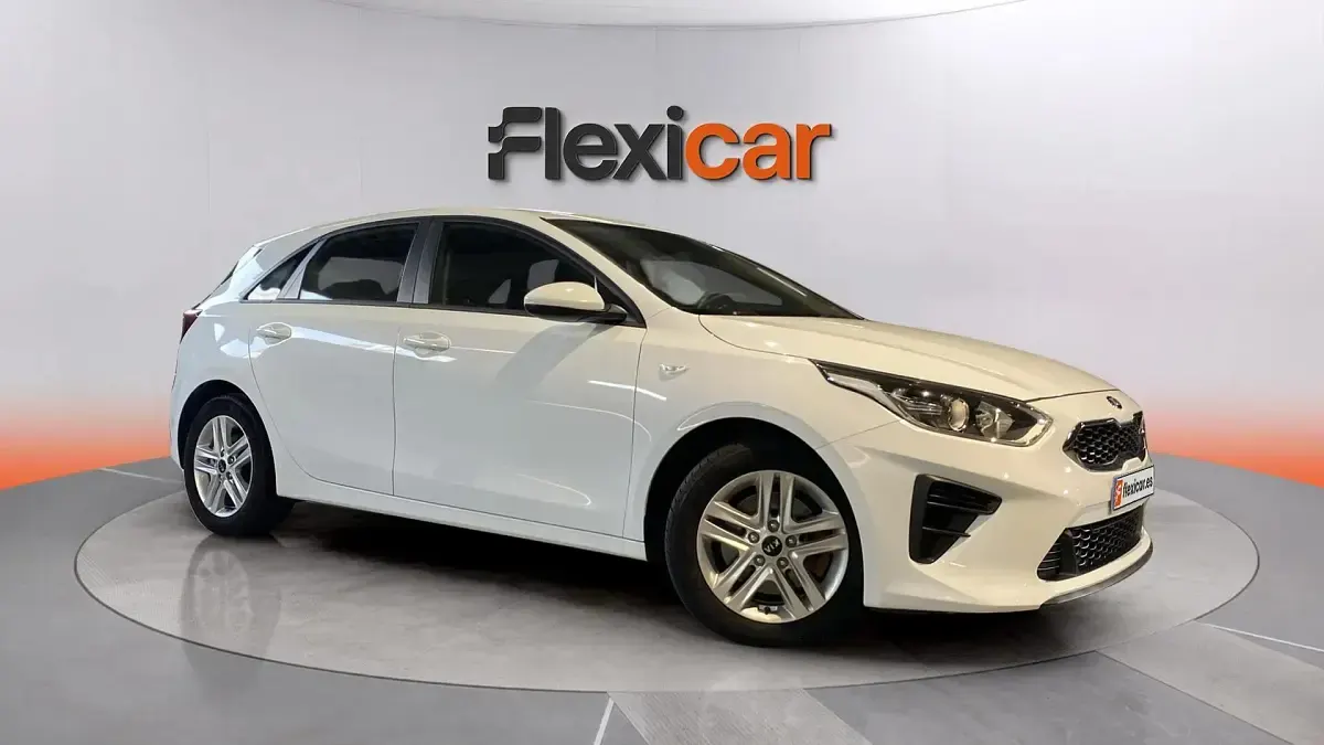 Usado Kia Ceed 120 CV (88 kW) 2022 Blanco Utilitario