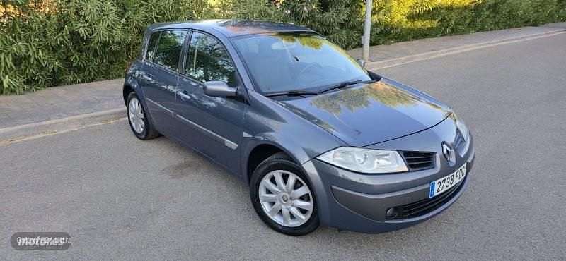 Gris claro Usado 2006 Renault Mégane II Dynamique Berlina | 2990 € (Precio justo) - Imagen 1/4