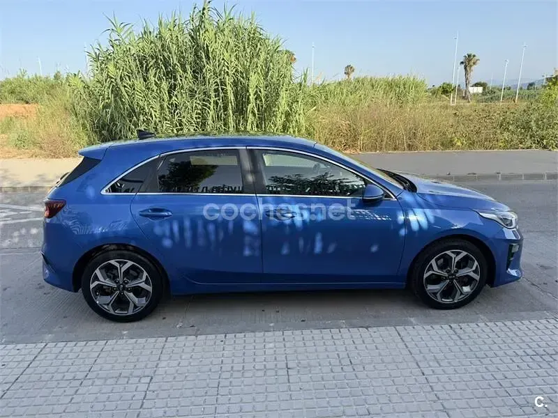 Usado Kia Ceed 120 CV (88 kW) 2019 Azul Utilitario