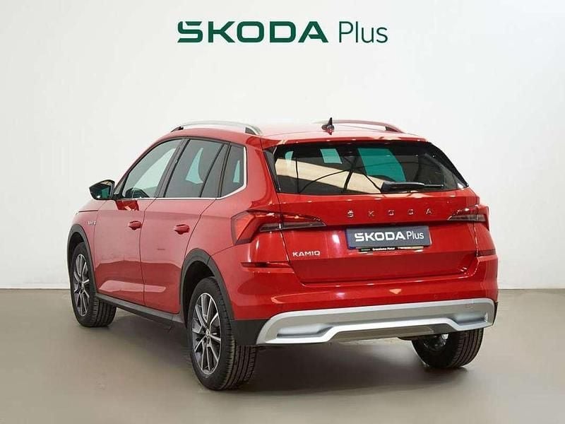 Usado Skoda Kamiq 110 CV (80 kW) 2022 Rojo SUV