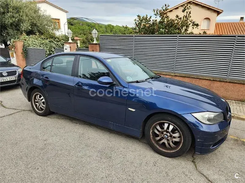 Usado BMW 318 122 CV (89 kW) 2006 Azul Berlina