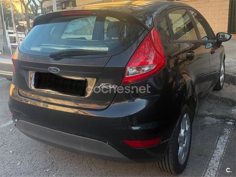 Usado Ford Fiesta Trend 82 CV (60 kW) 2010 Negro Utilitario