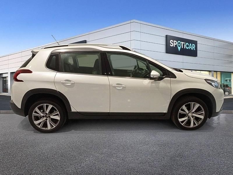 Usado Peugeot 2008 Allure 130 CV (95 kW) 2019 Blanco SUV