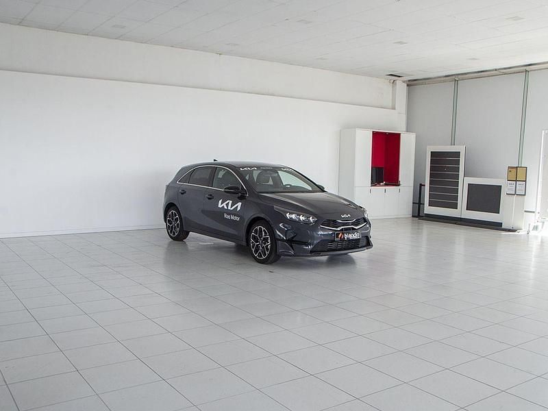 Usado Kia Ceed Style 100 CV (73 kW) 2024 Oscuro Utilitario