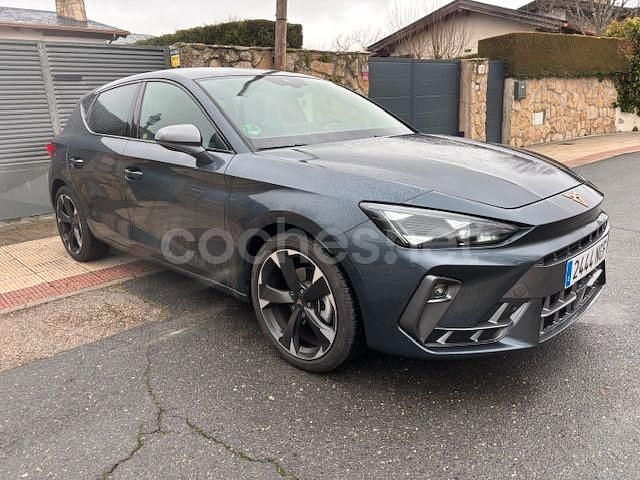 Usado Cupra Leon 150 CV (110 kW) 2025 Gris / plata Berlina