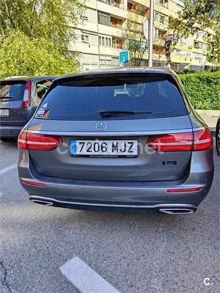 Usado Mercedes E200 150 CV (110 kW) 2017 Gris / plata Familiar
