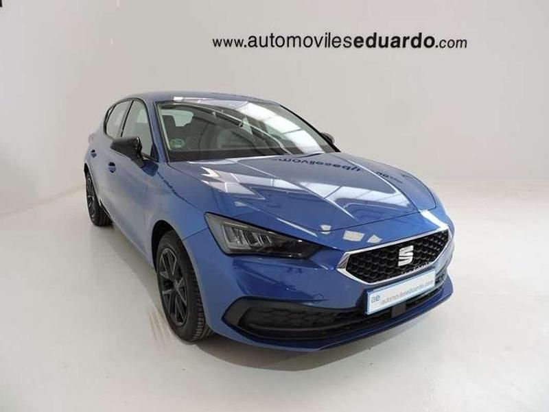 Usado Seat Leon Style 105 CV (77 kW) 2024 Azul Utilitario
