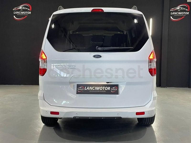 Usado Ford Tourneo Courier Titanium 100 CV (73 kW) 2022 Blanco Monovolumen