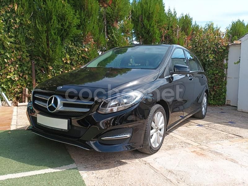 Usado Mercedes B200 136 CV (100 kW) 2018 Negro Monovolumen