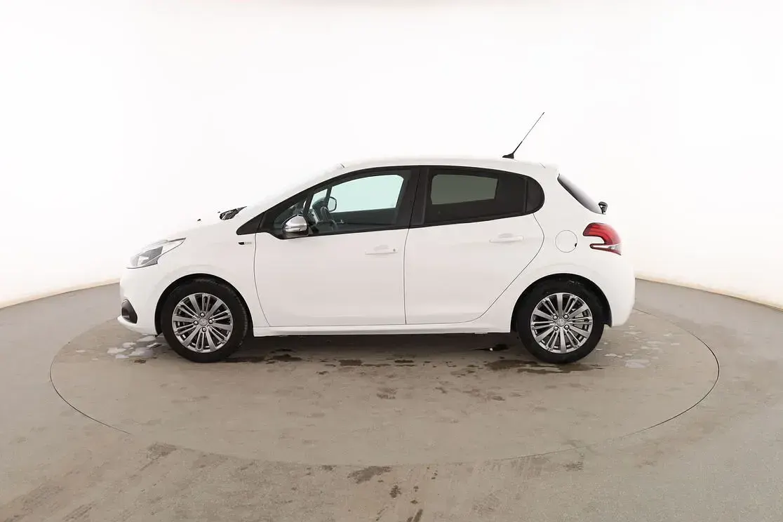 Usado Peugeot 208 Style 82 CV (60 kW) 2016 Blanco Utilitario