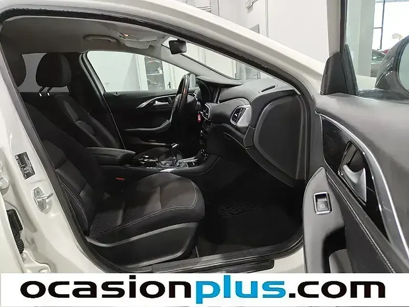 Usado Infiniti Q30 Premium 122 CV (89 kW) 2017 Blanco