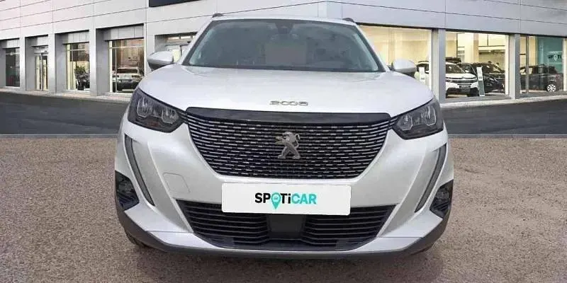 Usado Peugeot 2008 Allure 131 CV (96 kW) 2020 Blanco SUV