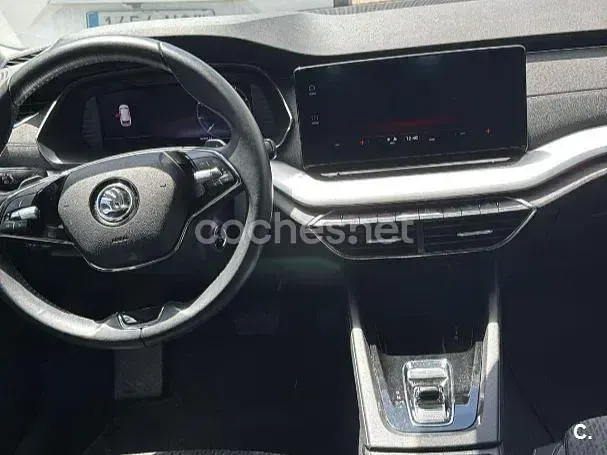 Usado Skoda Octavia Ambition 150 CV (110 kW) 2023 Gris / plata Familiar