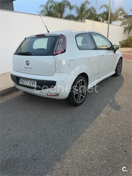 Usado Fiat Punto Dynamic 90 CV (66 kW) 2010 Blanco Berlina