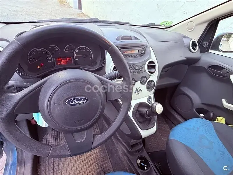 Usado Ford Ka Trend 69 CV (50 kW) 2016 Azul Berlina