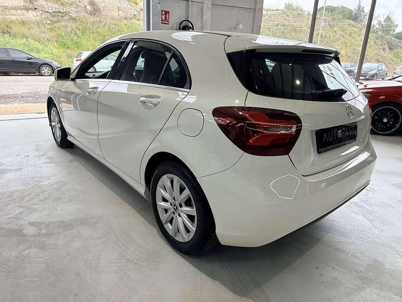 Usado Mercedes A180 109 CV (80 kW) 2017 Blanco Berlina