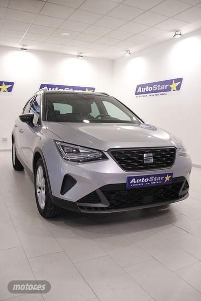 Gris Usado 2023 Seat Arona FR SUV | 22.300 € (Un poco caro) - Imagen 1/4