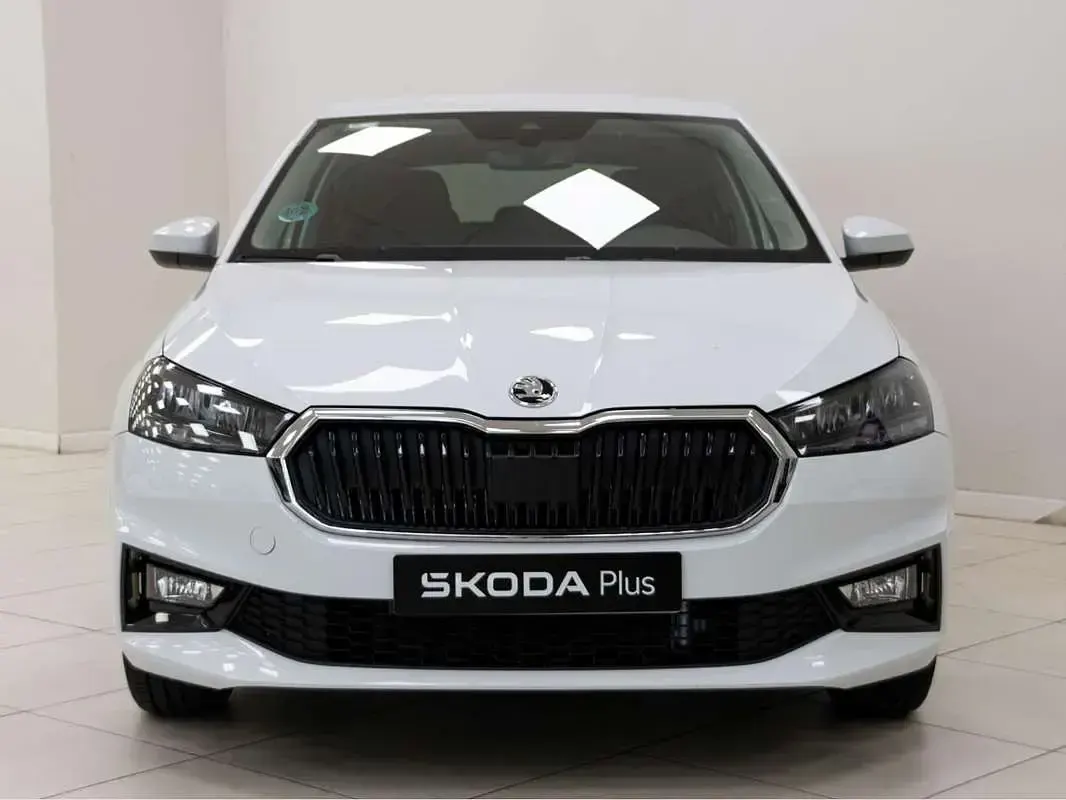 Usado Skoda Fabia Selection 116 CV (85 kW) 2025 Blanco Utilitario