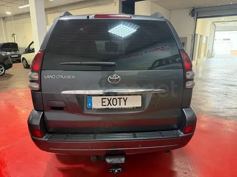 Usado Toyota Land Cruiser 173 CV (127 kW) 2008 Gris / plata SUV