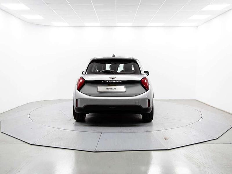 Usado Mini Cooper Essential 114 kW (156 CV) 2025 Plateado Utilitario