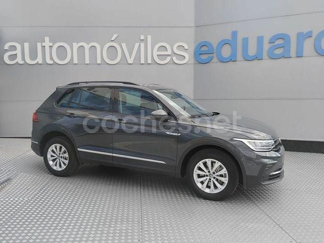 Gris / plata Usado 2022 VW Tiguan Life SUV | 32.500 € (Precio justo) - Imagen 1/4