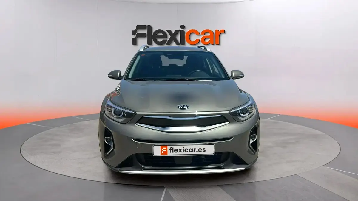 Usado Kia Stonic 120 CV (88 kW) 2020 Gris SUV