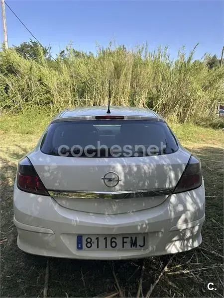 Usado Opel Astra GTC Sport 100 CV (73 kW) 2007 Blanco Berlina