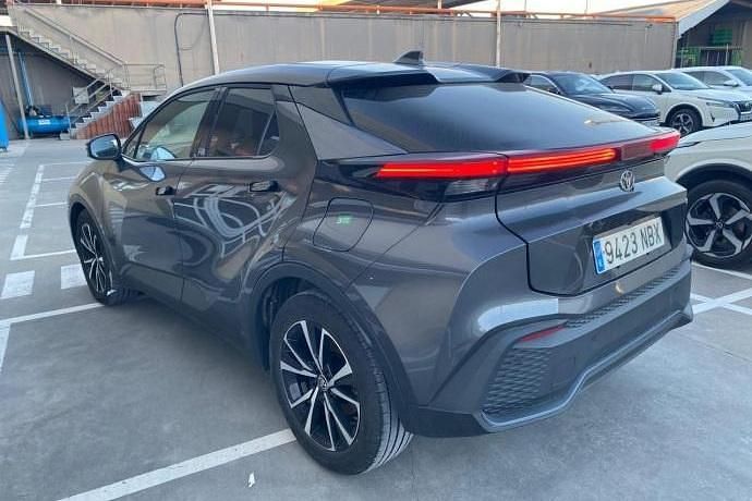 Usado Toyota C-HR Advance 141 CV (103 kW) 2025 Gris SUV