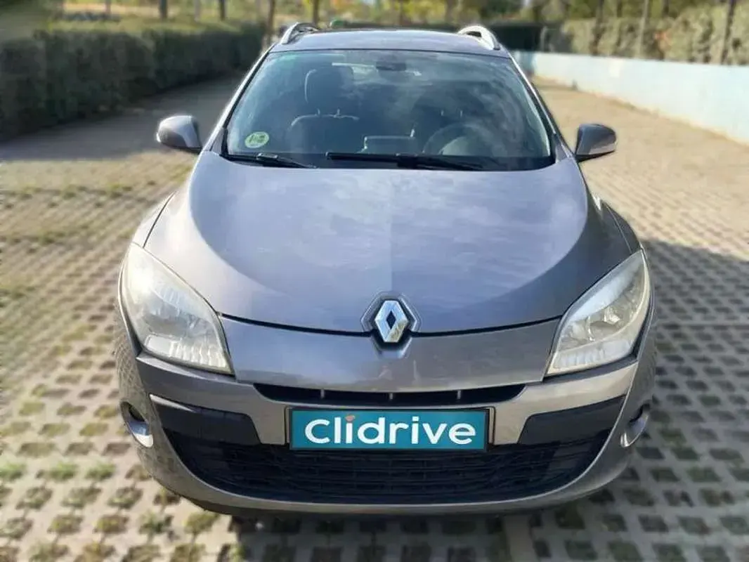 Usado Renault Mégane Dynamique 131 CV (96 kW) 2010 Gris Utilitario