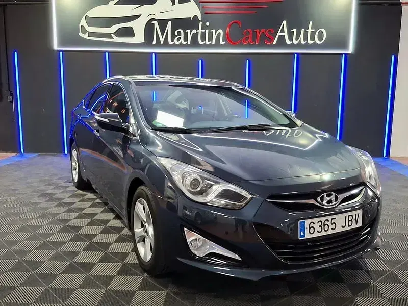 Usado Hyundai i40 135 CV (99 kW) 2014 Gris / plata Berlina