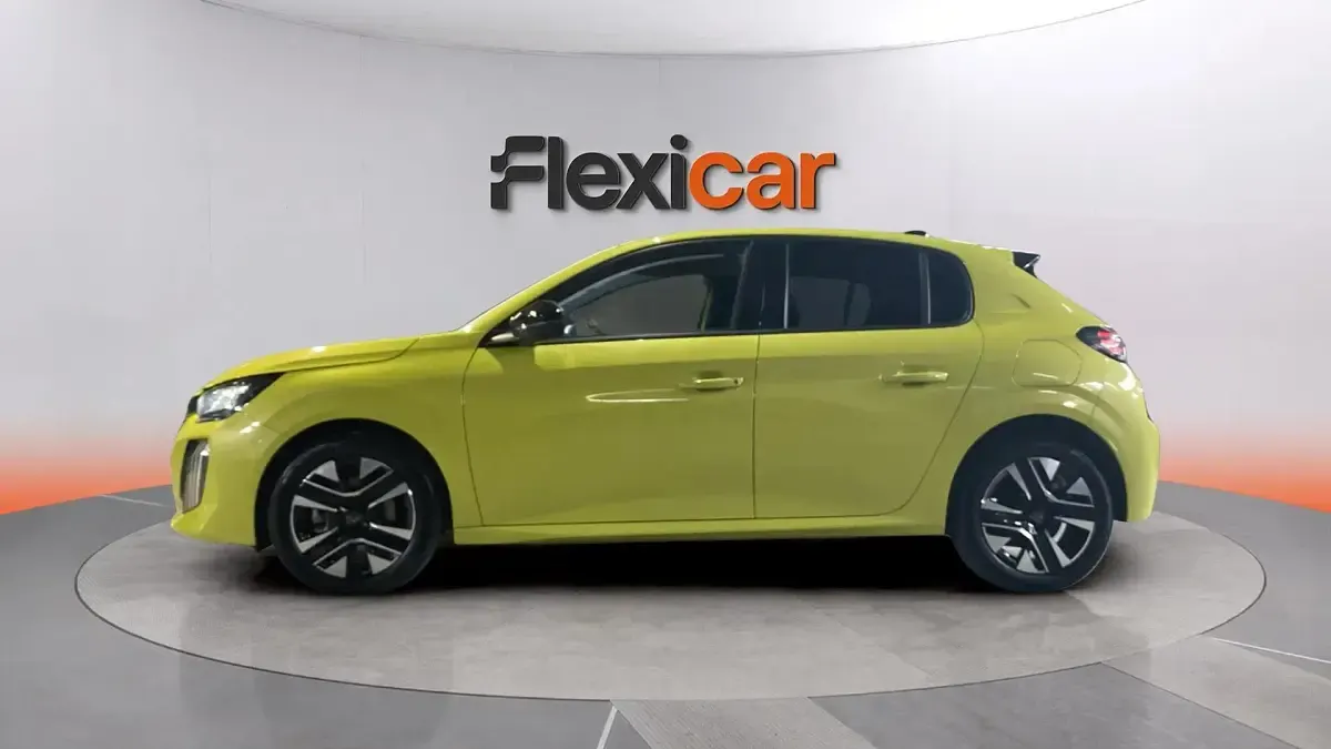 Usado Peugeot 208 Allure 101 CV (74 kW) 2025 Amarillo Utilitario