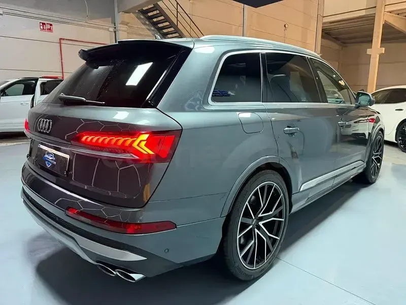 Usado Audi SQ7 Ambiente 435 CV (319 kW) 2021 Gris / plata SUV