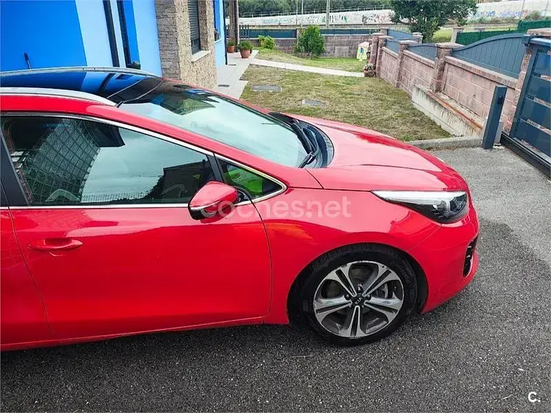 Usado Kia Ceed Sportswagon GT-Line 136 CV (100 kW) 2017 Rojo Familiar