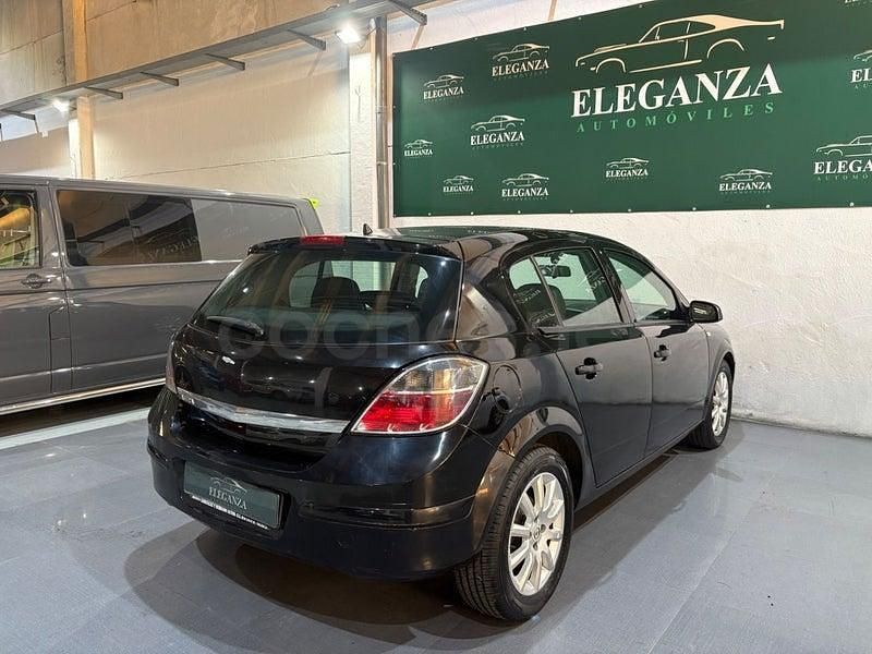 Usado Opel Astra Essentia 90 CV (66 kW) 2005 Negro Berlina
