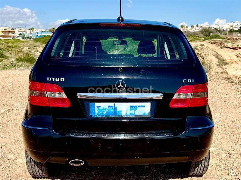 Usado Mercedes B180 109 CV (80 kW) 2009 Negro Monovolumen