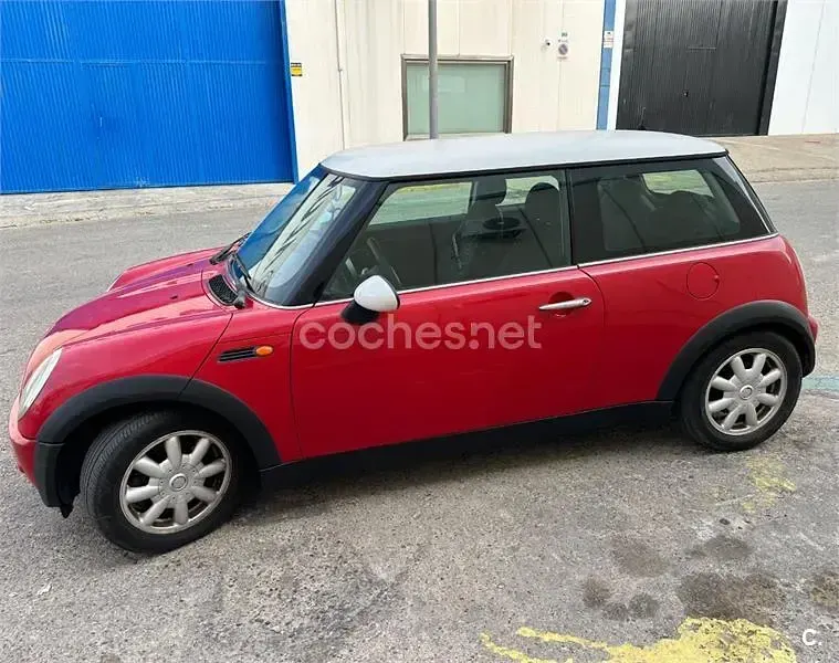 Usado Mini ONE 90 CV (66 kW) 2004 Rojo Utilitario