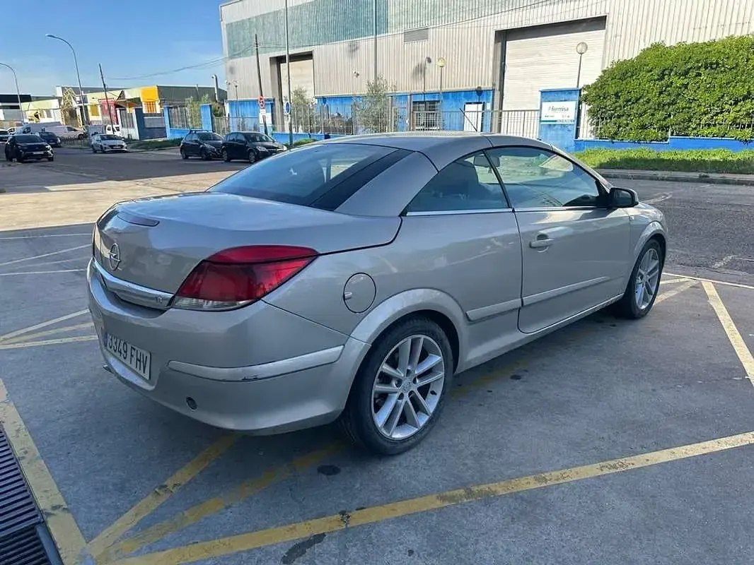 Usado Opel Astra Cabriolet Cosmo 150 CV (110 kW) 2007 Beige Descapotable