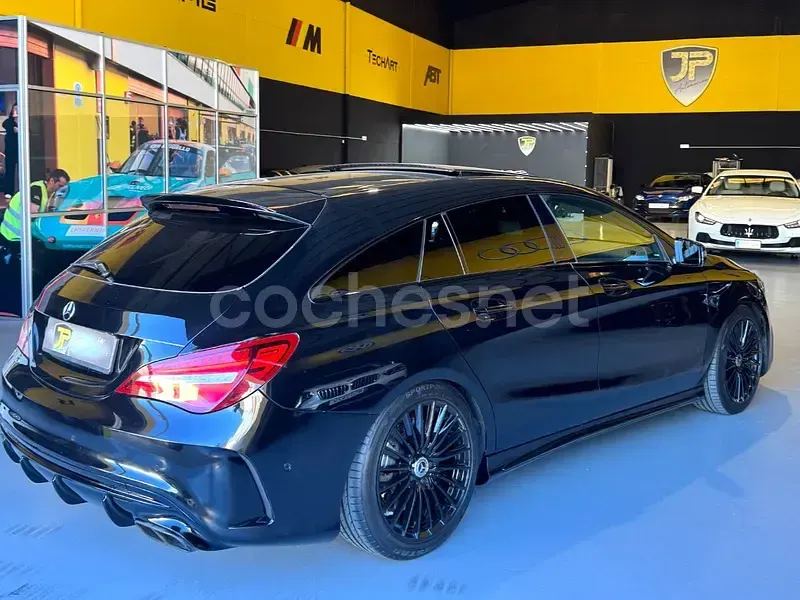 Usado Mercedes CLA45 AMG Shooting Brake 381 CV (280 kW) 2018 Negro Familiar