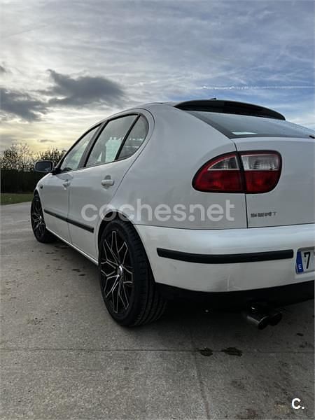 Usado Seat Leon Sport 110 CV (80 kW) 2000 Blanco Berlina